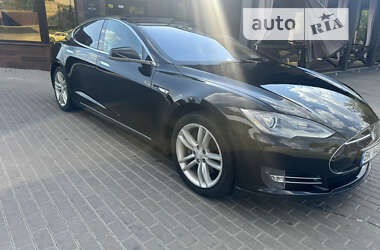 Лифтбек Tesla Model S 2014 в 