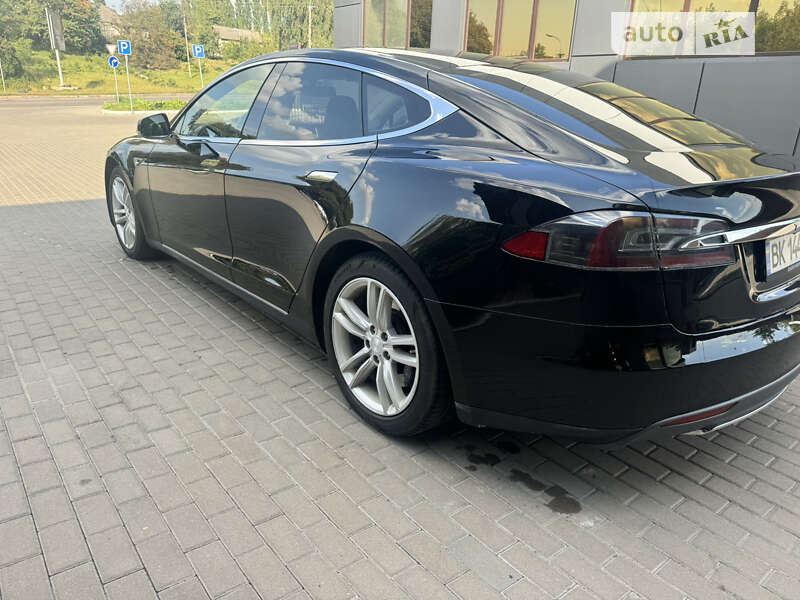 Лифтбек Tesla Model S 2014 в Ровно