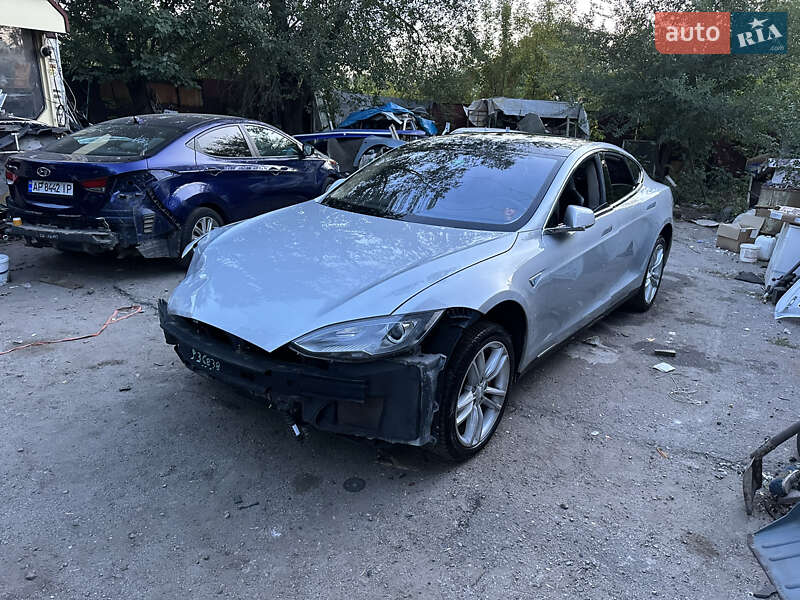 Лифтбек Tesla Model S 2014 в Запорожье