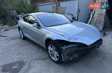 Лифтбек Tesla Model S 2014 в Запорожье