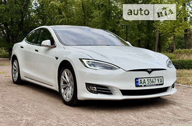 Лифтбек Tesla Model S 2016 в Киеве