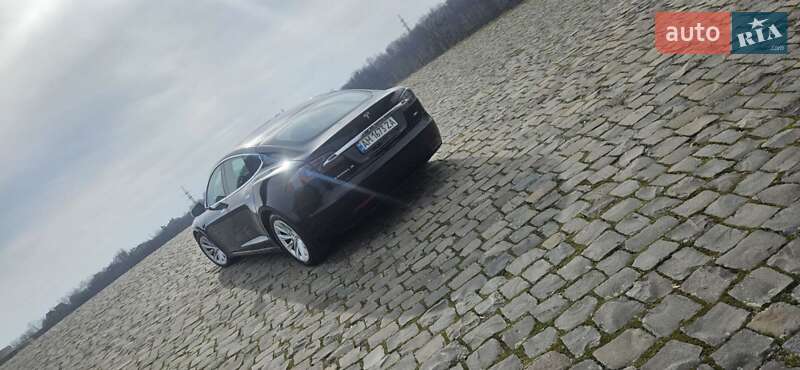 Ліфтбек Tesla Model S 2016 в Києві фото 10 Ліфтбек Tesla Model S 2016 в Києві