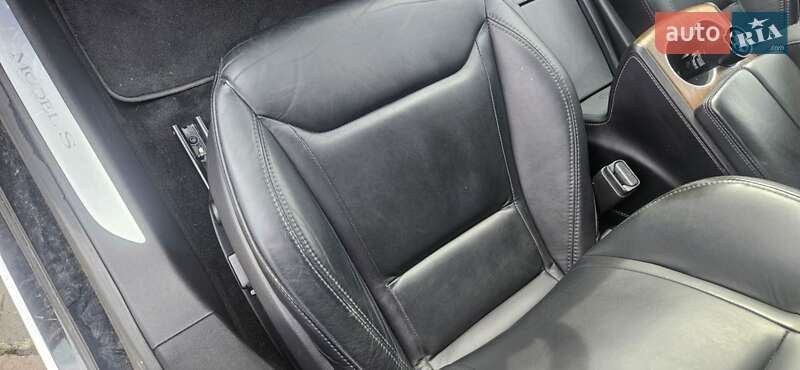 Лифтбек Tesla Model S 2016 в Киеве фото 13 Лифтбек Tesla Model S 2016 в Киеве