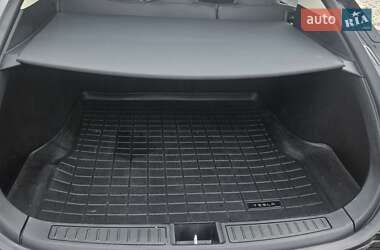 Ліфтбек Tesla Model S 2016 в Києві
