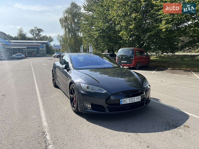 Tesla Model S 2015