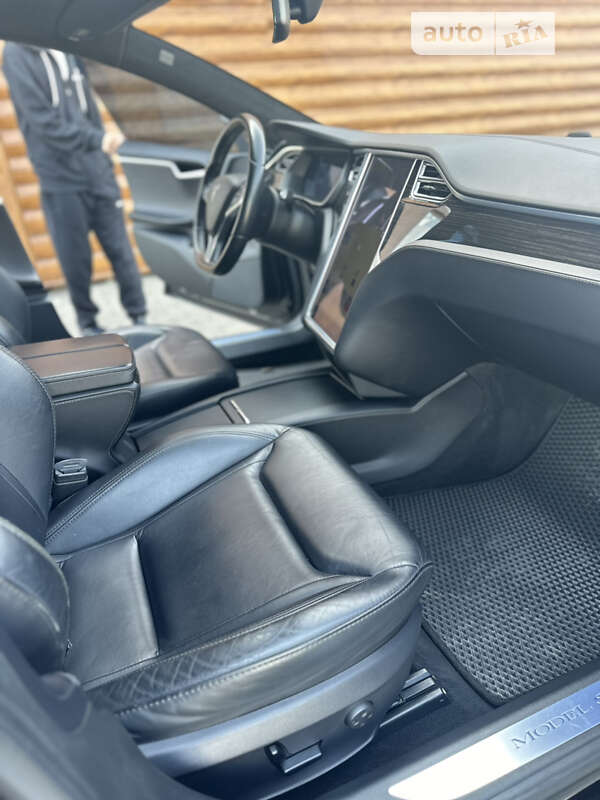 Лифтбек Tesla Model S 2016 в Одессе