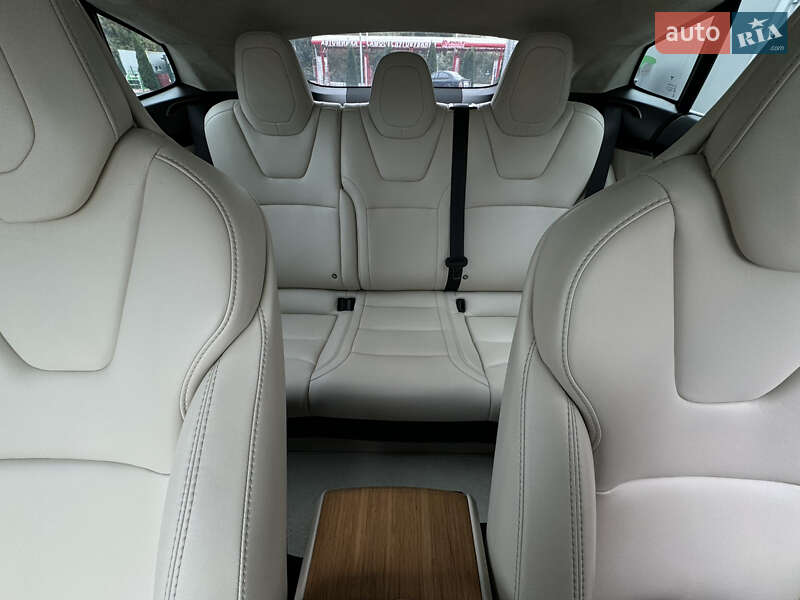 Лифтбек Tesla Model S 2018 в Виннице