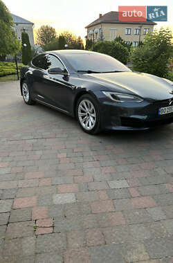 Лифтбек Tesla Model S 2017 в Рогатине