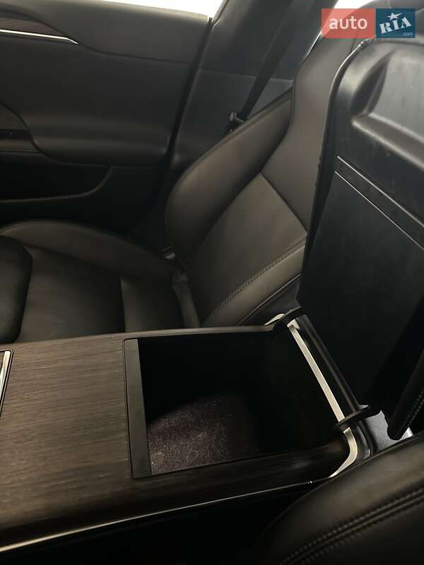 Лифтбек Tesla Model S 2021 в Хоросткове