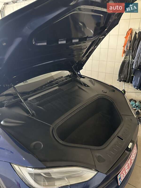 Лифтбек Tesla Model S 2021 в Хоросткове
