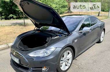 Лифтбек Tesla Model S 2016 в Киеве