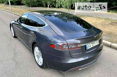 Лифтбек Tesla Model S 2016 в Киеве