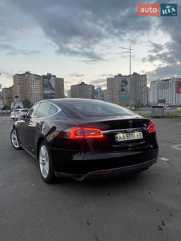 Ліфтбек Tesla Model S 2015 в Києві