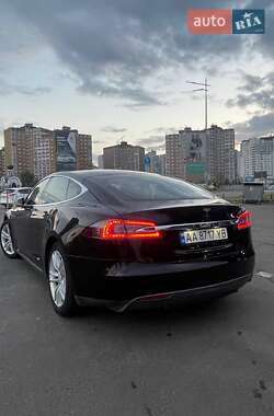 Лифтбек Tesla Model S 2015 в 