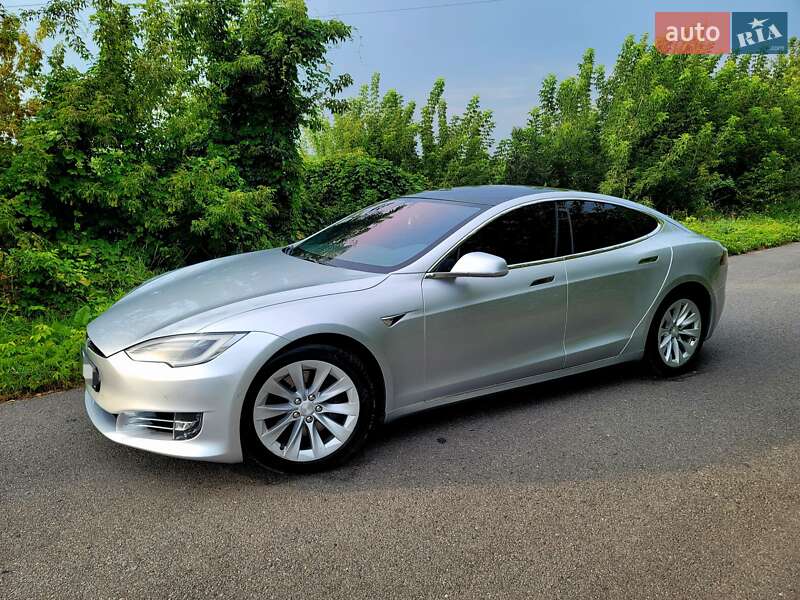 Лифтбек Tesla Model S 2018 в Тернополе