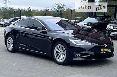 Лифтбек Tesla Model S 2018 в Черновцах