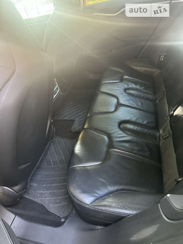 Лифтбек Tesla Model S 2014 в Ровно