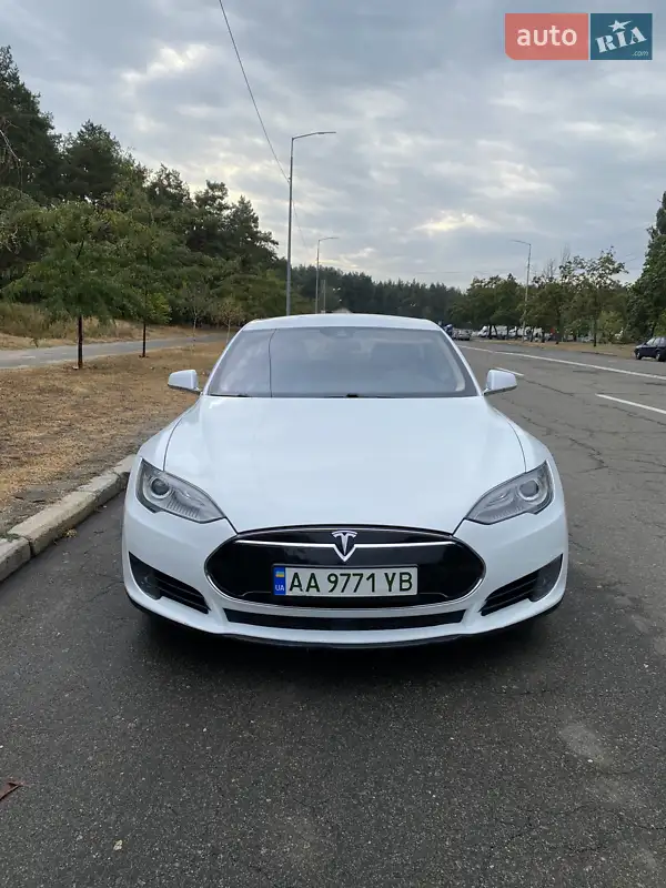 Tesla Model S 2015