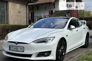 Ліфтбек Tesla Model S 2017 в Івано-Франківську