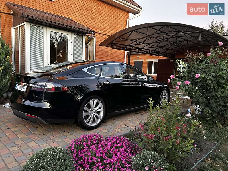 Ліфтбек Tesla Model S 2015 в Полтаві