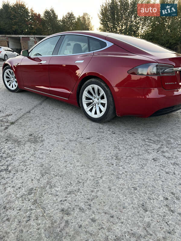 Ліфтбек Tesla Model S 2016 в Ковелі