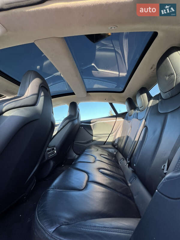 Ліфтбек Tesla Model S 2016 в Ковелі