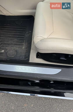 Лифтбек Tesla Model S 2019 в 