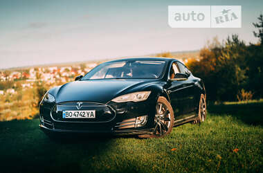 Ліфтбек Tesla Model S 2014 в Тернополі