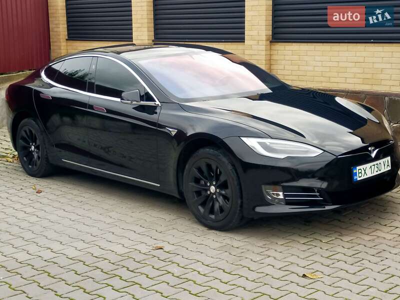 Лифтбек Tesla Model S 2017 в Хмельницком