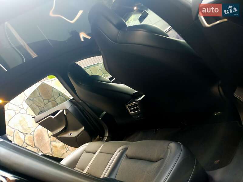 Лифтбек Tesla Model S 2017 в Хмельницком