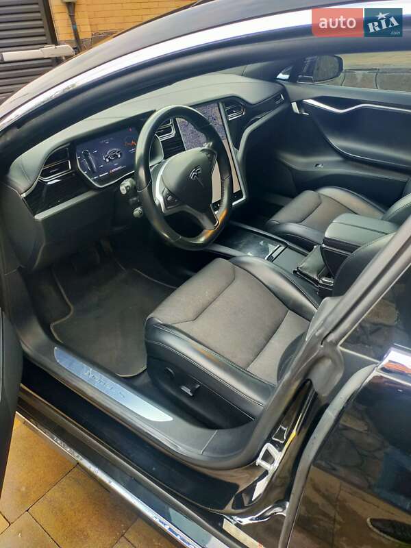 Лифтбек Tesla Model S 2017 в Хмельницком