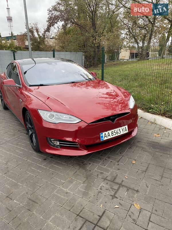 Лифтбек Tesla Model S 2015 в Киеве