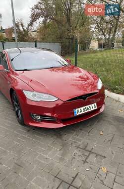 Лифтбек Tesla Model S 2015 в 