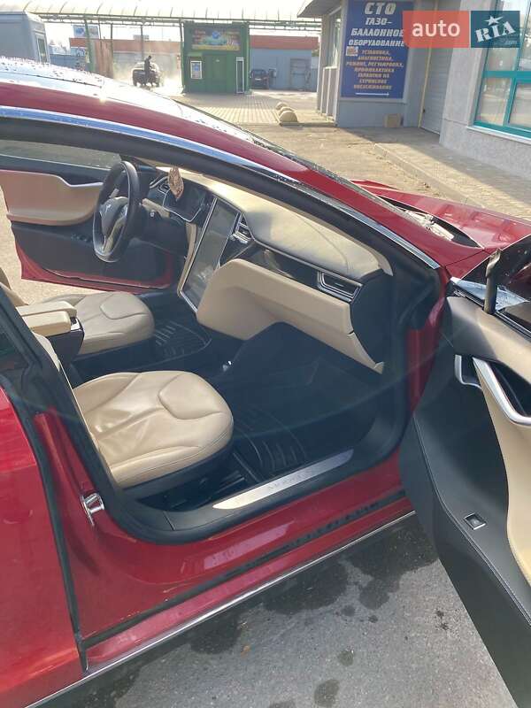 Лифтбек Tesla Model S 2015 в Киеве
