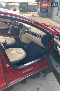 Лифтбек Tesla Model S 2015 в 