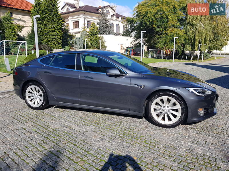 Ліфтбек Tesla Model S 2017 в Одесі
