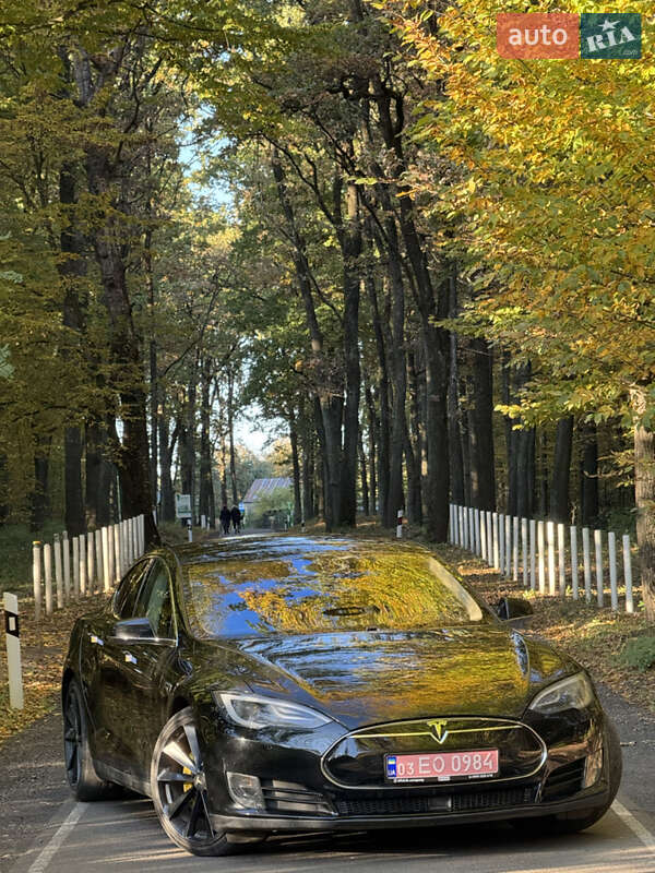 Лифтбек Tesla Model S 2015 в Луцке