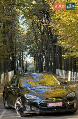 Лифтбек Tesla Model S 2015 в 