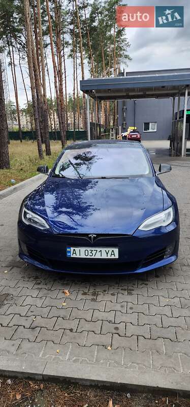 Лифтбек Tesla Model S 2017 в Буче