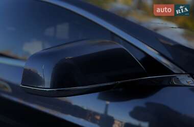 Лифтбек Tesla Model S 2015 в Львове