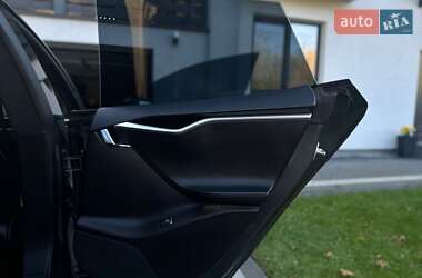 Лифтбек Tesla Model S 2015 в 