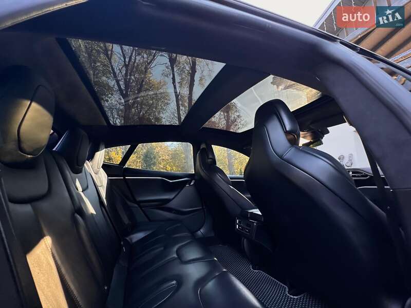 Лифтбек Tesla Model S 2015 в Львове