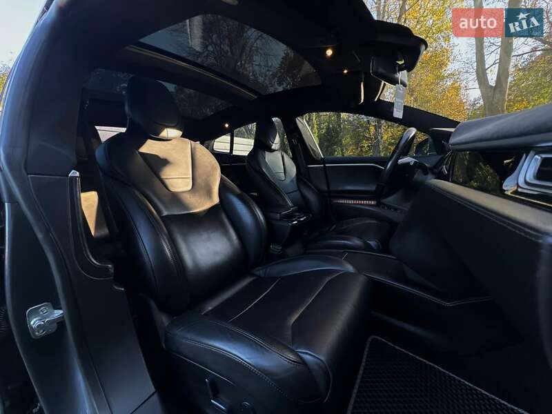 Лифтбек Tesla Model S 2015 в Львове