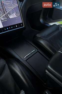 Лифтбек Tesla Model S 2015 в 