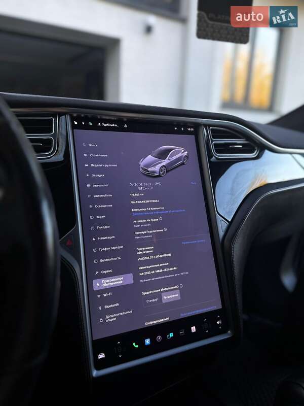 Лифтбек Tesla Model S 2015 в Львове