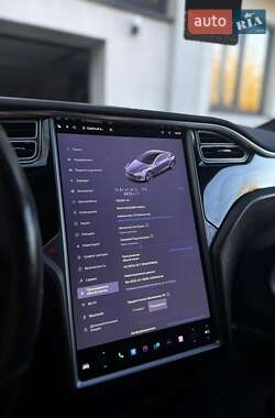 Лифтбек Tesla Model S 2015 в 