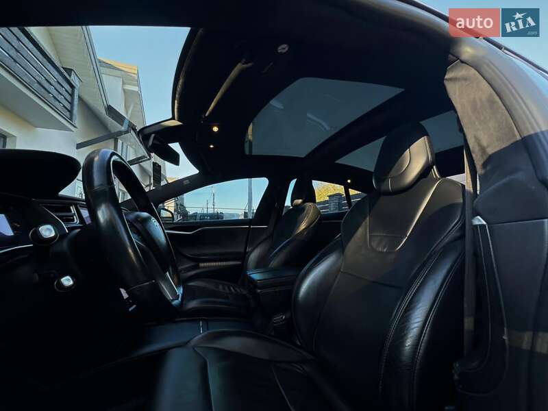 Лифтбек Tesla Model S 2015 в Львове