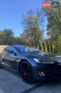 Лифтбек Tesla Model S 2015 в 