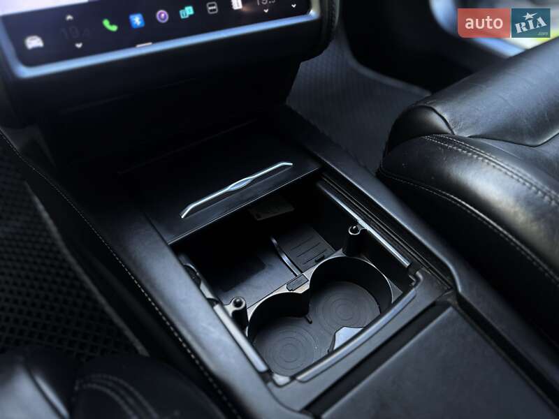 Лифтбек Tesla Model S 2015 в Львове