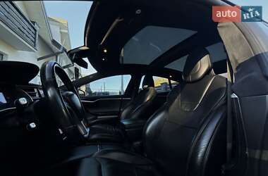 Лифтбек Tesla Model S 2015 в 